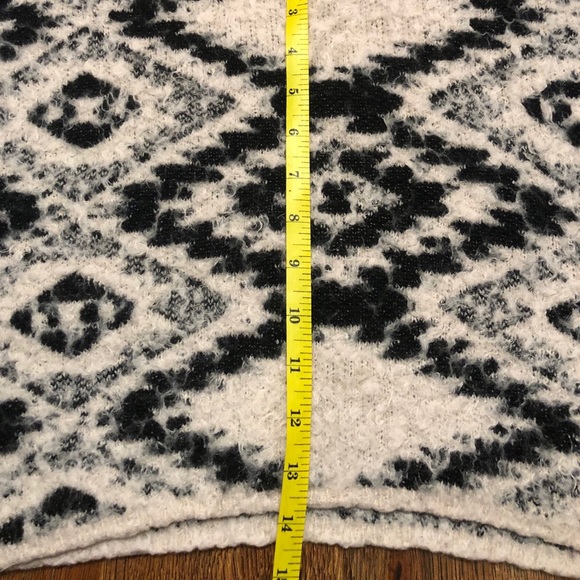 Cliche Couture Cropped Small/Medium Sweater - Picture 11 of 13